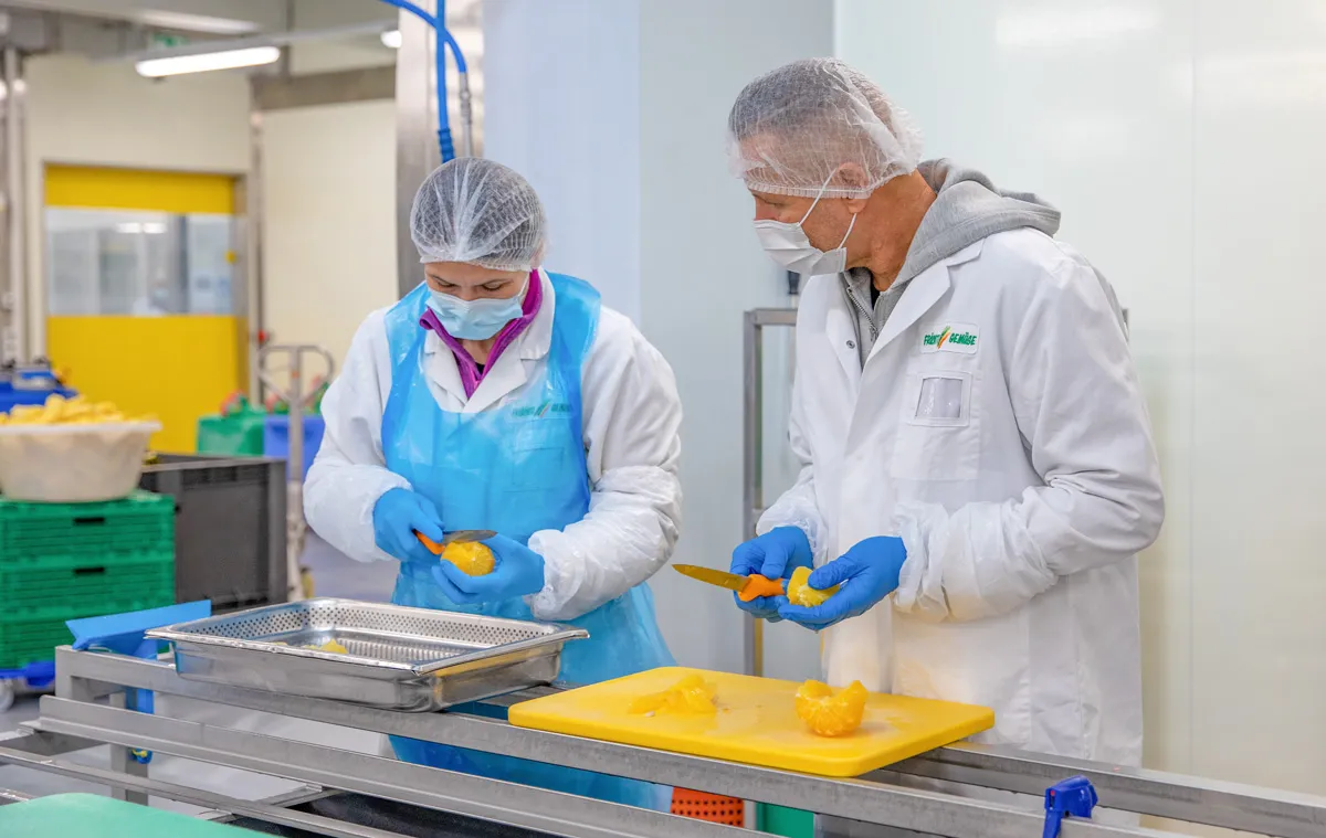 Win a Mark for one Day at Schwab-Guillod AG Mark for one Day Preparing Oranges Schwab Guillod